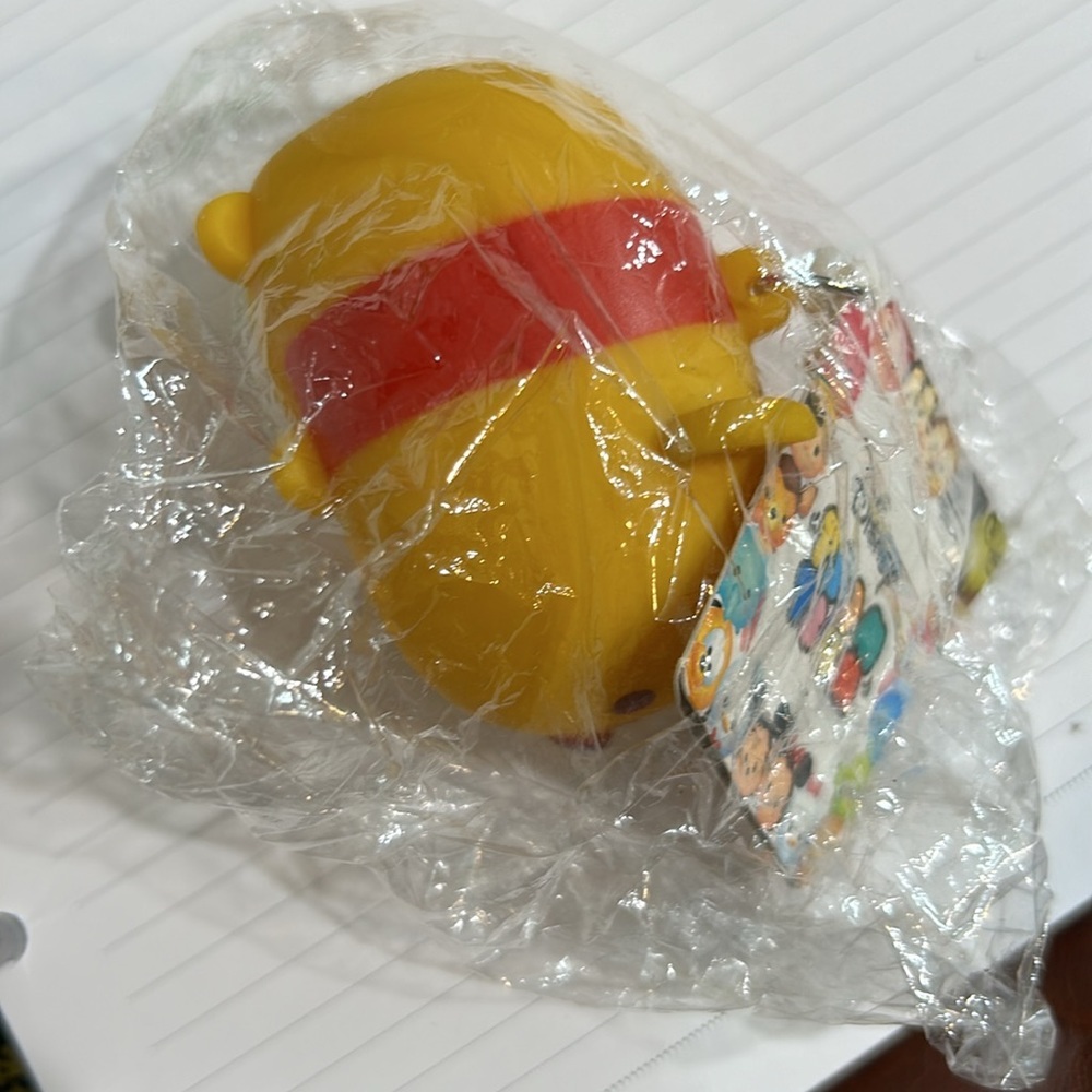 Disney Tsum Tsum - Winnie‎ the Pooh Squeezable Scent Keychain NWT Collectible - Picture 12 of 13